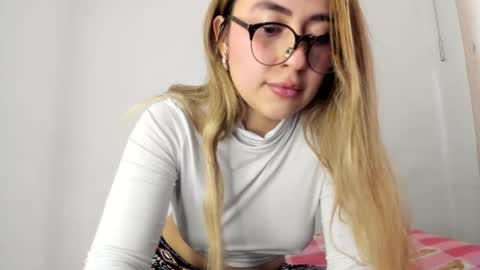 Hyun Joo online show from 09/15/25, 07:58