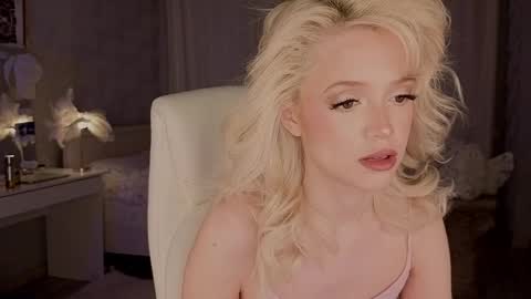 Snapshot of i__am_joss chatting on 05/11/26, 08:06 Joselle online show from 05/11/26, 08:06