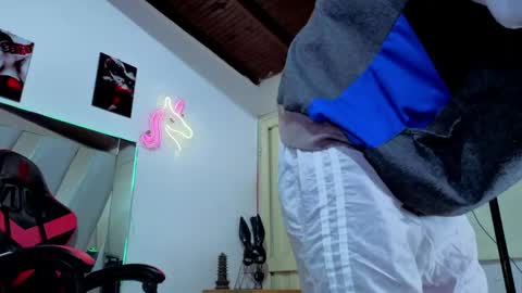 kelvis online show from 04/23/26, 02:24