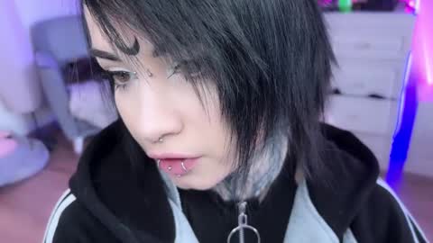 Snapshot of i_died_again chatting on 01/23/25, 10:01 Asya online show from 01/23/25, 10:01
