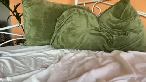 Olive online show from 10/18/25, 12:13