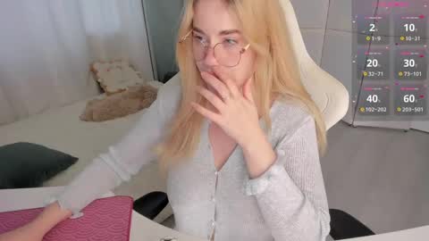 HiI am  EvaPVT is open  online show from 04/13/26, 10:43