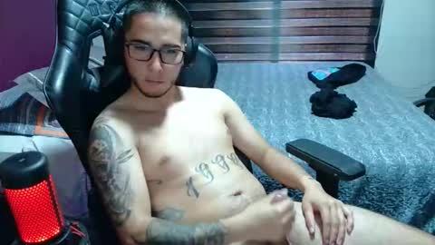 Snapshot of iam_beac chatting on 11/30/25, 06:12 Benja online show from 11/30/25, 06:12