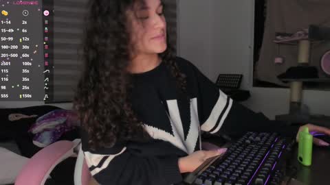 Snapshot of iam_nikki chatting on 01/02/25, 08:39 On instagram Imm NikkiHelp me reach 100 likes online show from 01/02/25, 08:39