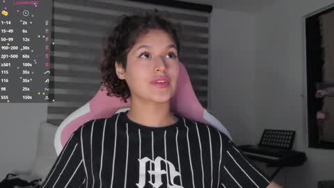 Snapshot of iam_nikki chatting on 01/08/25, 06:20 On instagram Imm NikkiHelp me reach 100 likes online show from 01/08/25, 06:20