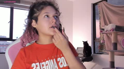 Snapshot of iam_nikki chatting on 01/14/25, 10:55 On instagram Imm NikkiHelp me reach 100 likes online show from 01/14/25, 10:55