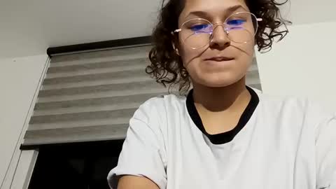 Snapshot of iam_nikki chatting on 02/13/25, 01:40 On instagram Imm NikkiHelp me reach 100 likes online show from 02/13/25, 01:40