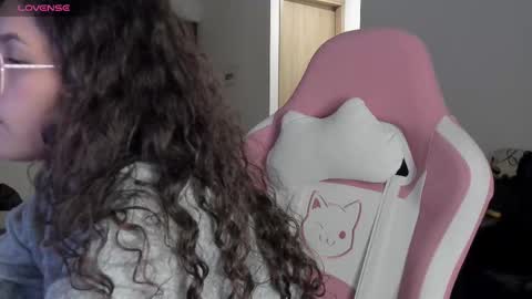 Snapshot of iam_nikki chatting on 02/20/25, 06:06 On instagram Imm NikkiHelp me reach 100 likes online show from 02/20/25, 06:06