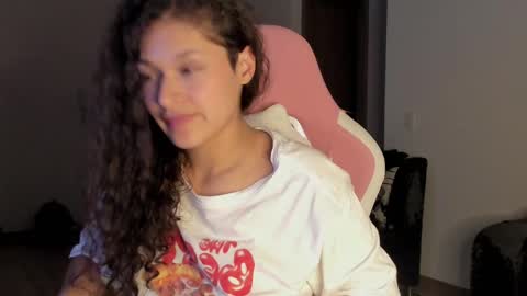 Snapshot of iam_nikki chatting on 03/01/25, 10:34 On instagram Imm NikkiHelp me reach 100 likes online show from 03/01/25, 10:34