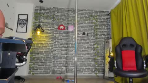 Snapshot of iam_samy chatting on 02/14/25, 05:46 Samy online show from 02/14/25, 05:46