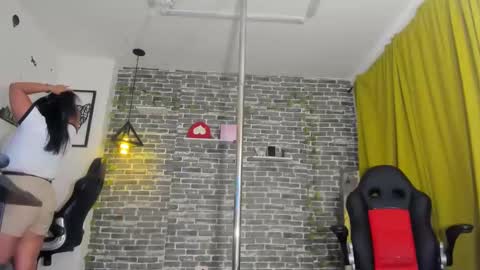 Snapshot of iam_samy chatting on 02/15/25, 06:01 Samy online show from 02/15/25, 06:01