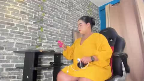 Snapshot of iam_samy chatting on 10/15/25, 11:32 Samy online show from 10/15/25, 11:32