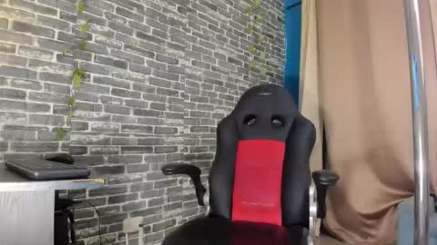 Snapshot of iam_samy chatting on 10/17/25, 11:24 Samy online show from 10/17/25, 11:24