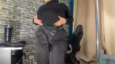 Snapshot of iam_samy chatting on 10/18/25, 11:33 Samy online show from 10/18/25, 11:33