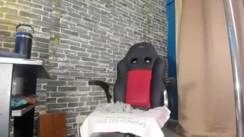 Snapshot of iam_samy chatting on 10/20/25, 11:32 Samy online show from 10/20/25, 11:32