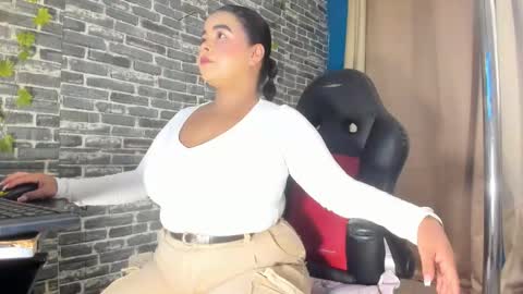 Snapshot of iam_samy chatting on 10/25/25, 11:29 Samy online show from 10/25/25, 11:29