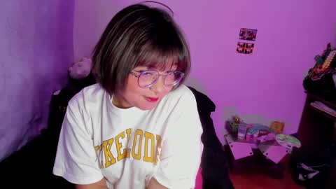 Snapshot of iam_zoechan chatting on 01/22/25, 11:43 Zoe 3 online show from 01/22/25, 11:43