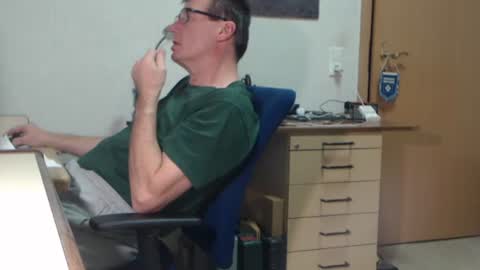 Snapshot of iamachim chatting on 11/17/25, 05:52 iamachim online show from 11/17/25, 05:52