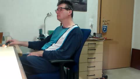 Snapshot of iamachim chatting on 12/04/25, 10:29 iamachim online show from 12/04/25, 10:29