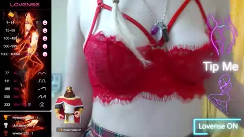 Snapshot of iamdaddyissues chatting on 10/19/25, 07:42 Alice online show from 10/19/25, 07:42