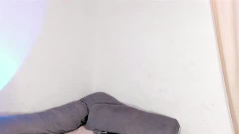 Lara online show from 12/14/25, 05:18