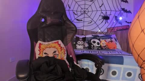 Snapshot of iamnayuta chatting on 10/28/25, 07:49 Nayuta online show from 10/28/25, 07:49