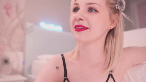 Nina  online show from 09/27/25, 04:34