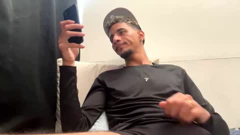 Snapshot of iamsazon chatting on 11/04/25, 08:41 IAmSazon online show from 11/04/25, 08:41