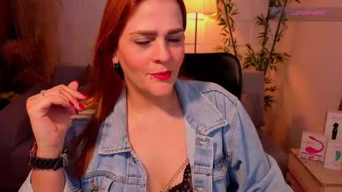 iamxamira online show from 12/16/25, 12:21