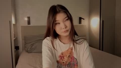 iamyuki_ online show from 11/10/25, 03:00