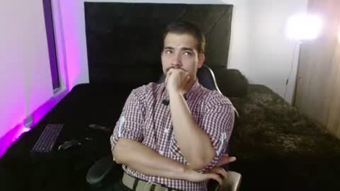 Snapshot of ian_davis chatting on 07/11/26, 04:32 Ian Davis online show from 07/11/26, 04:32