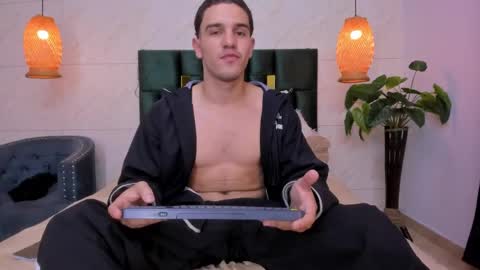 Ian online show from 01/28/25, 04:18