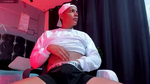 Snapshot of ian_lein chatting on 12/01/25, 03:22 IAN LEIN online show from 12/01/25, 03:22