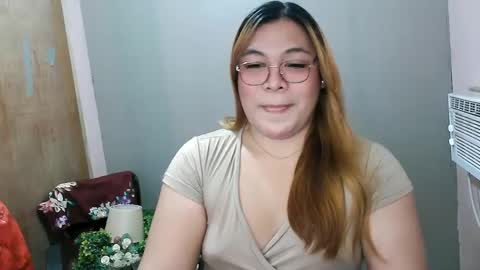 Snapshot of iana_whorexxx chatting on 02/12/25, 12:44 iana online show from 02/12/25, 12:44