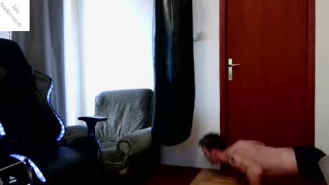 Snapshot of ianandersson27 chatting on 02/01/25, 07:36 Ian Andersson online show from 02/01/25, 07:36