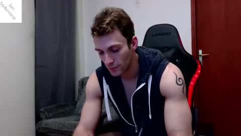 Snapshot of ianandersson27 chatting on 02/11/25, 11:33 Ian Andersson online show from 02/11/25, 11:33