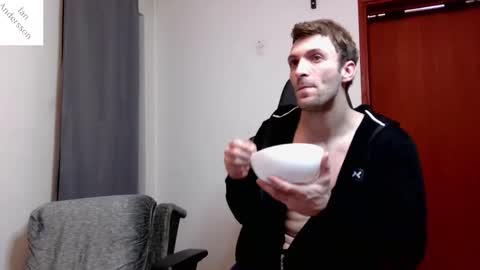 Snapshot of ianandersson27 chatting on 02/15/25, 04:47 Ian Andersson online show from 02/15/25, 04:47