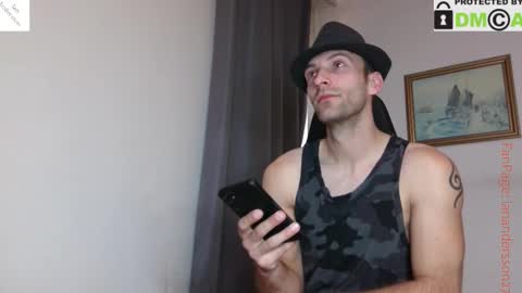 Snapshot of ianandersson27 chatting on 10/31/25, 06:25 Ian Andersson online show from 10/31/25, 06:25