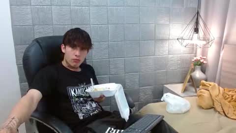 ian online show from 09/19/25, 06:08