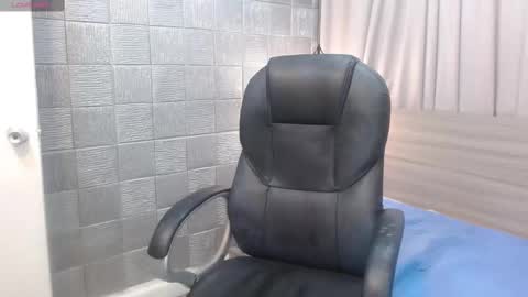 ian online show from 11/21/25, 07:12