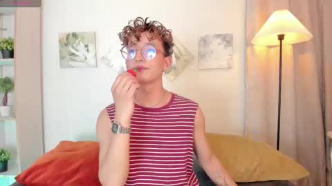 ian  online show from 12/16/25, 06:18