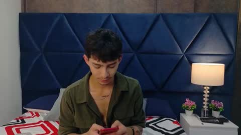 Snapshot of ianlark chatting on 02/16/26, 08:27 Ian Lark online show from 02/16/26, 08:27