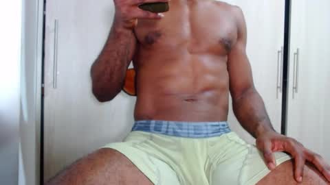 Snapshot of ianrashatxxx chatting on 01/22/25, 04:44 Ian Rashad online show from 01/22/25, 04:44