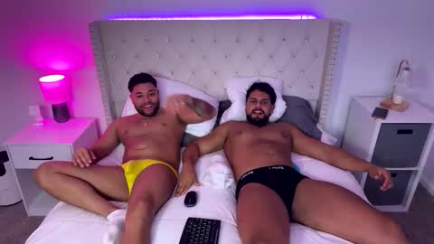 Snapshot of ianrijos01 chatting on 10/18/25, 04:04 DickFixx online show from 10/18/25, 04:04
