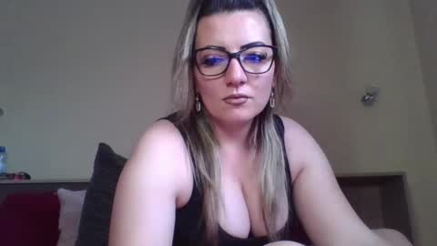 Yasmine online show from 02/01/26, 01:42