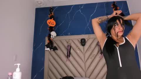 Snapshot of ibbie_ chatting on 10/27/25, 12:20 ibbie_ online show from 10/27/25, 12:20