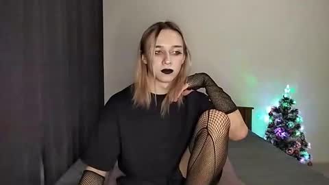 Jade online show from 12/22/25, 03:53