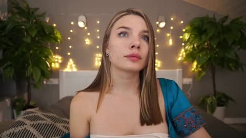 Snapshot of icedanielles chatting on 12/31/24, 10:45 Danielle online show from 12/31/24, 10:45