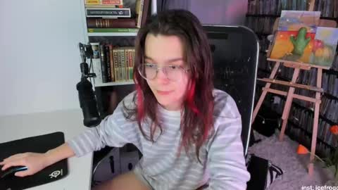 Snapshot of icefroq chatting on 03/07/25, 09:59 Julia online show from 03/07/25, 09:59