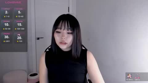 Hitomi   online show from 11/29/25, 06:05